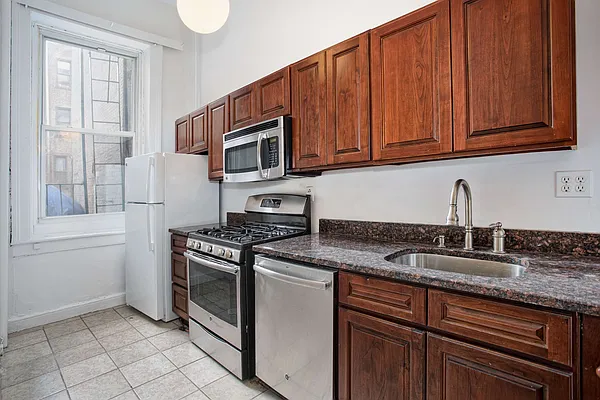 Rented by Warburg | media 9