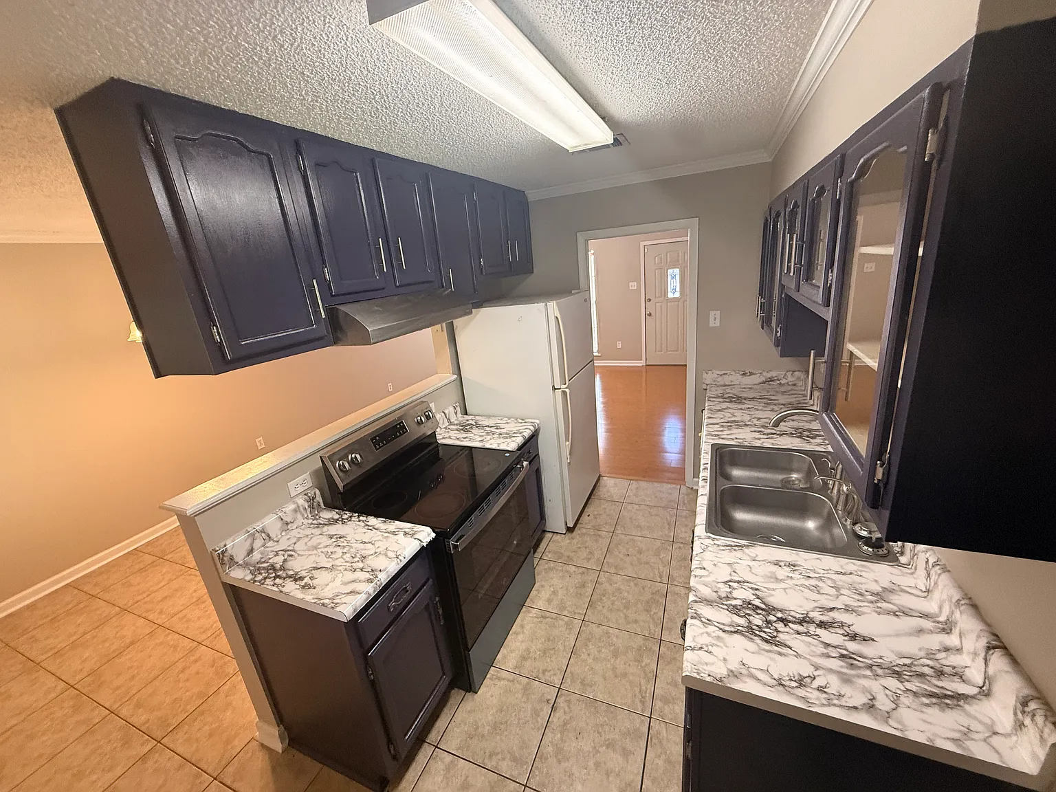 3 bed, 1200 sqft, $1,600 — Photo 4