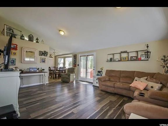 4th image of 208 W Apple Ave #627