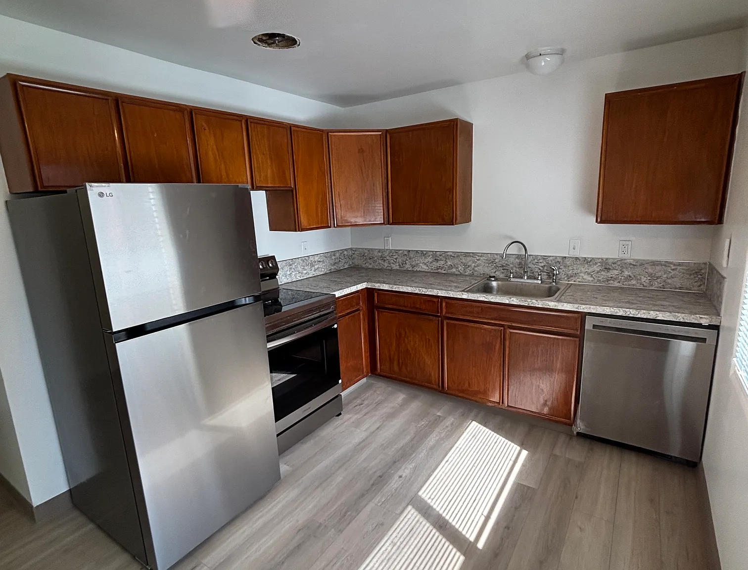 2 bed, 800 sqft, $1,900 — Photo 3