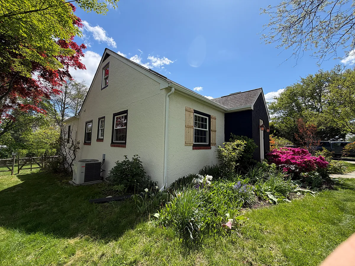 Left front/side view - 123 S Cedar Hollow Rd