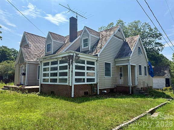 2nd image of 1400 Central Dr