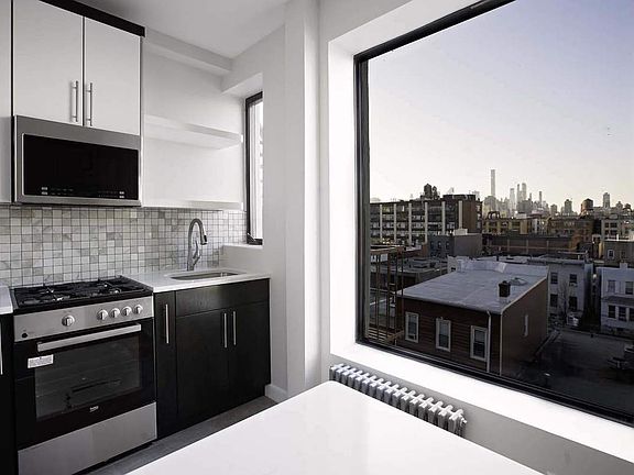 2nd image of 4016 Crescent St APT 45