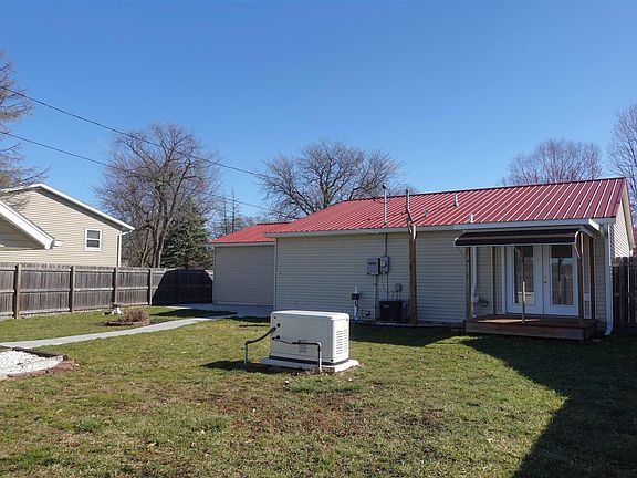4th image of 1696 Monroe St