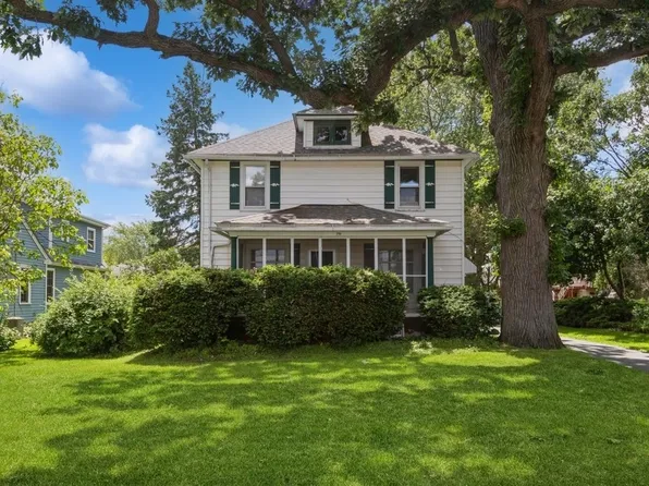 751 Washington St, Woodstock, IL 60098