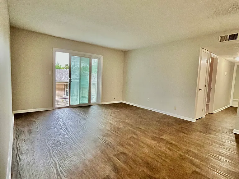 5502 Delmaria Way #6 — Photo 2
