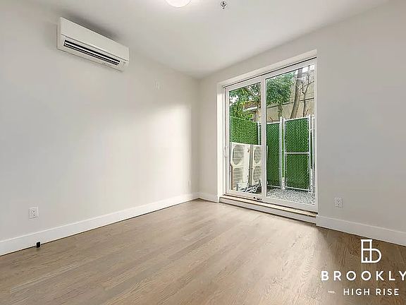 3rd image of 1692 Pacific St #1B