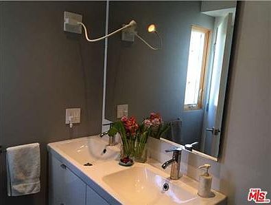 3rd image of 1749 Wellesley Ave