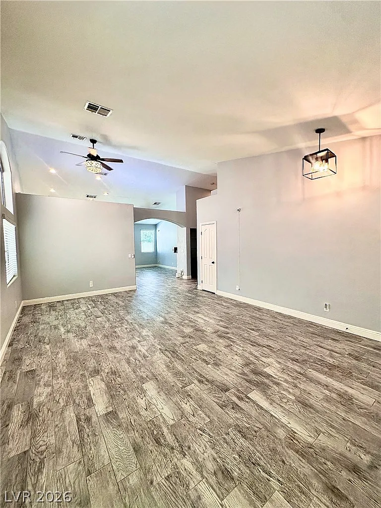 4 bed, 2.0 bath, 1818 sqft, $3,000 — Photo 3