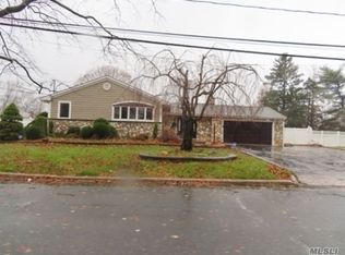 56 Wheatfield Ln, Commack, NY 11725