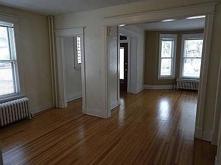4th image of 16 Cuyler Ave Fl 1