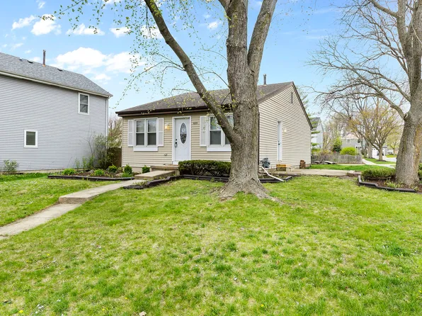 1025 Britta Ln, Geneva, IL 60134