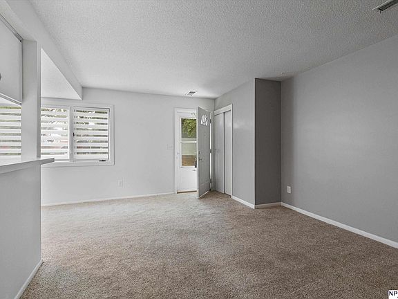 4th image of 2945 S 121st St