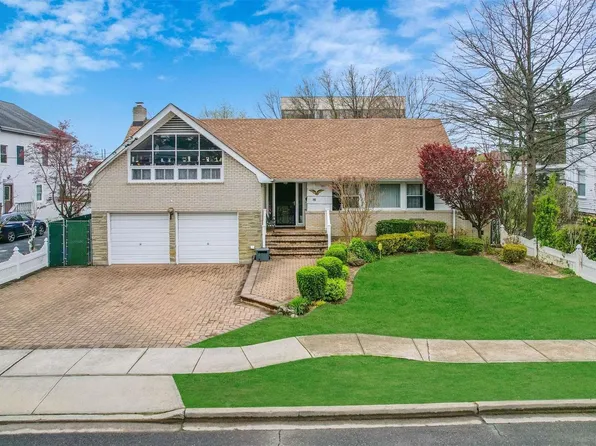 15 7th Street, Valley Stream, NY 11581