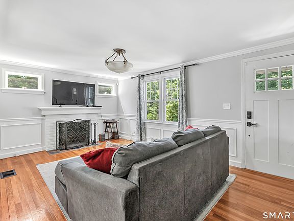 4th image of 2082 Stratfield Road