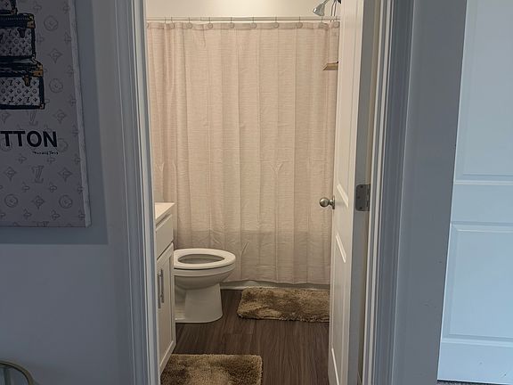 5th image of 4414 Ryan St