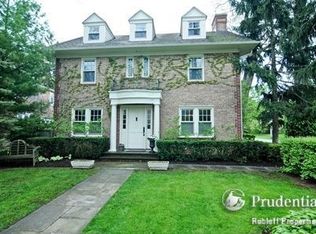 301 E Scranton Ave, Lake Bluff, IL 60044
