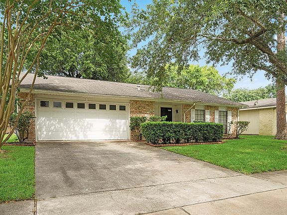 2nd image of 3015 Meadowview Dr