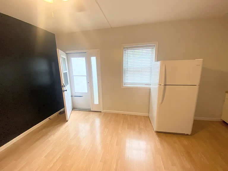 146 W High St #12 — Photo 15
