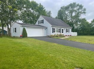 627 Oregon Rd, Valparaiso, IN 46385