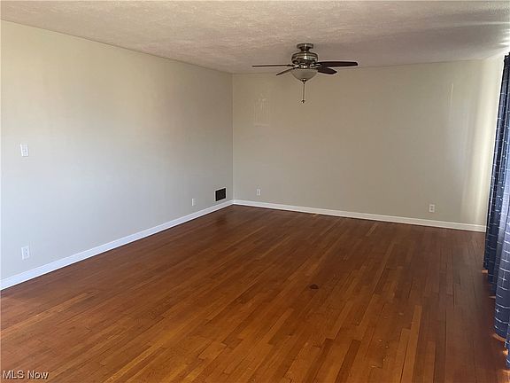 5th image of 19 Beechrock Dr