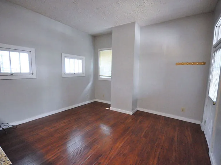 1518 Worthington St #A — Photo 3