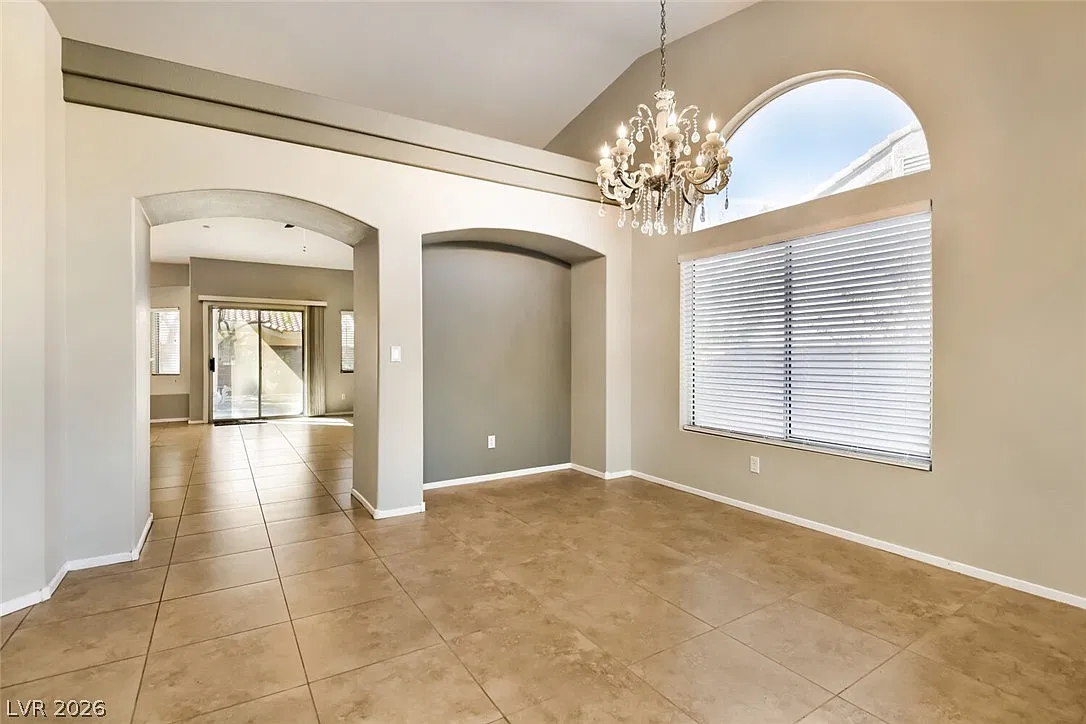 4 bed, 2.0 bath, 2128 sqft, $2,800 — Photo 2