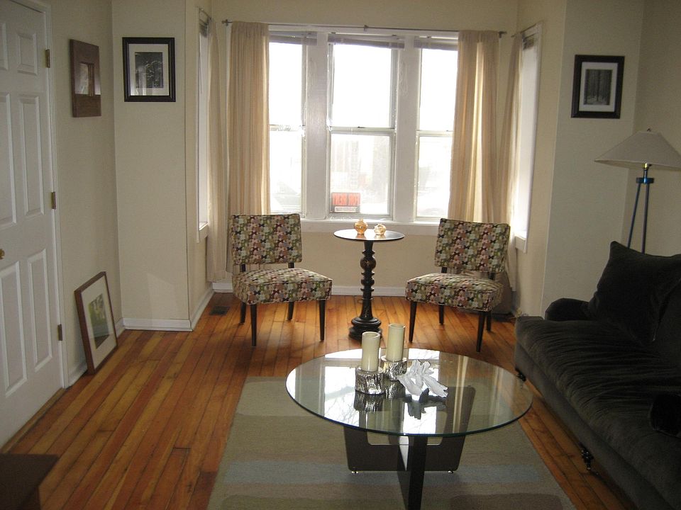 2nd image of 1639 N Claremont Ave APT 1A
