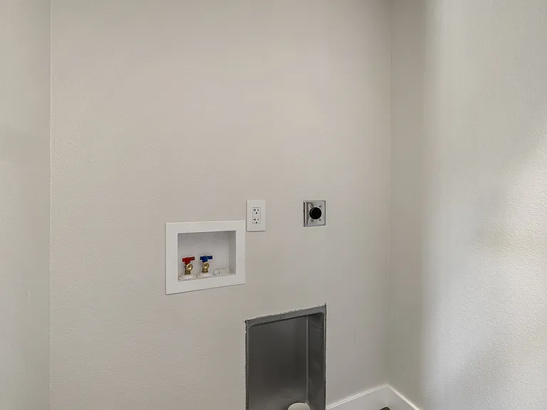 Ponderosa Apartments — Photo 34