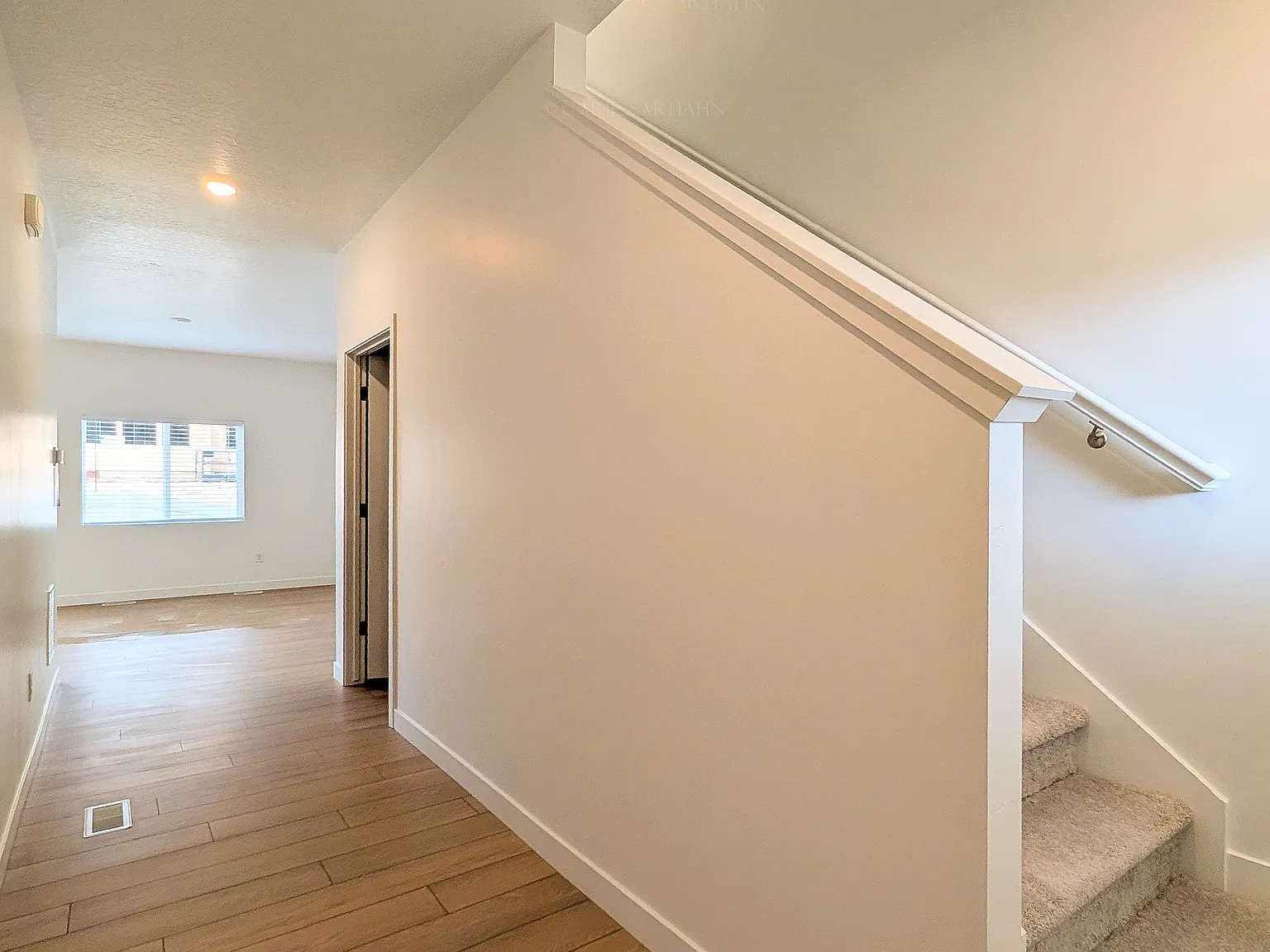 4 bed, 2.5 bath, 1831 sqft, $2,425 — Photo 3
