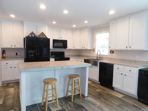 3rd image of 288 Greystone Dr