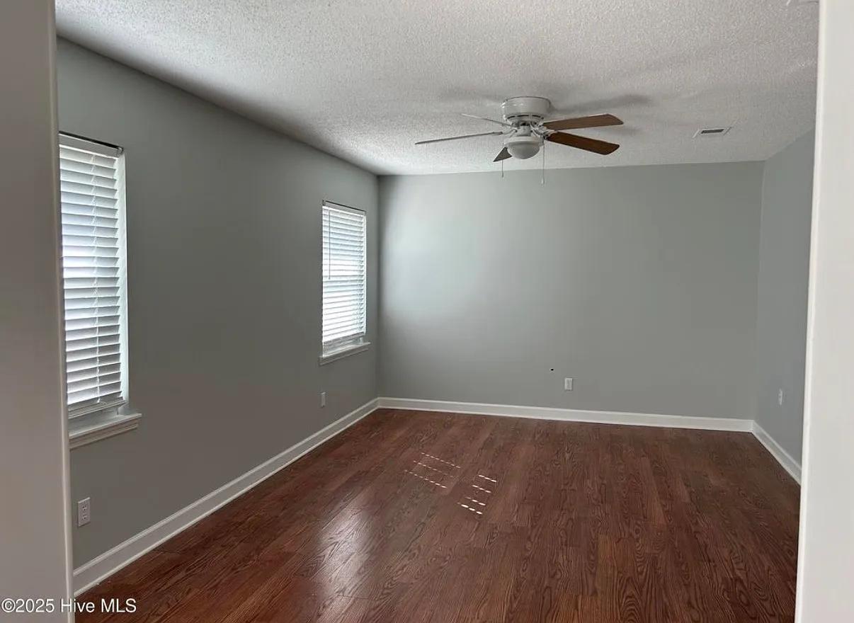 3 bed, 1450 sqft, $2,295 — Photo 2