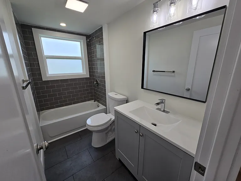 6305 Englewood Ave #1 — Photo 18