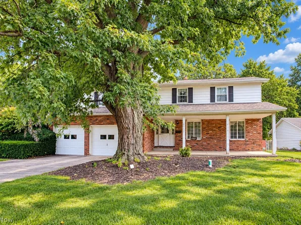 6869 Chadbourne Dr, North Olmsted, OH 44070