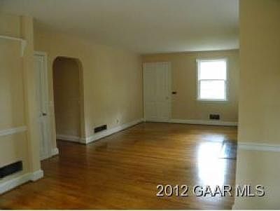 2nd image of 726 Hillcrest Dr