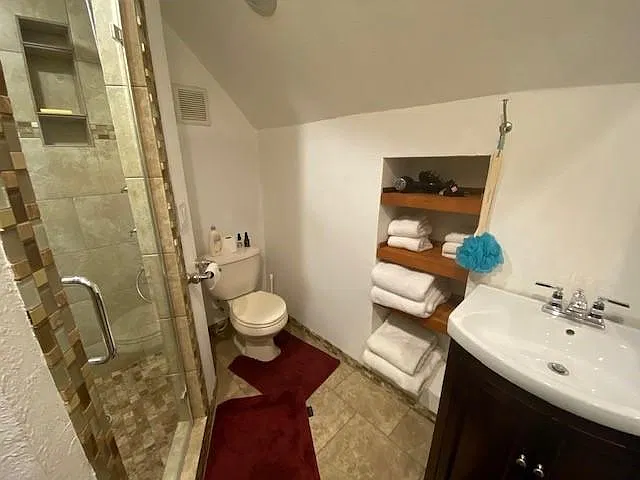 4 bed, 2.5 bath, 1646 sqft, $4,000 — Photo 4