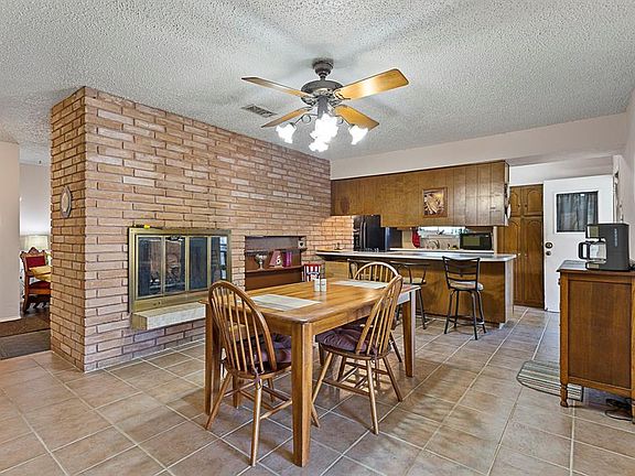 4th image of 2405 Hilldale Blvd