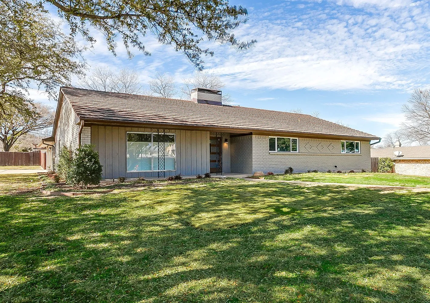 3 bed, 2343 sqft, $3,000 — Photo 1
