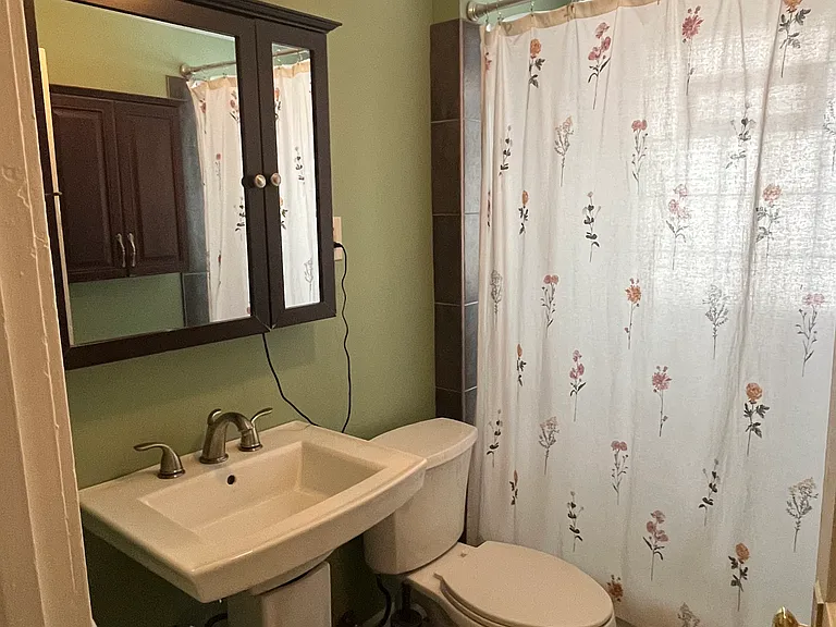 1265 W Clifton Blvd — Photo 12