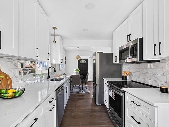 3rd image of 1132 N Stephen Ave