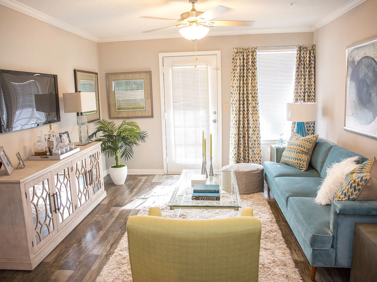 Scarlett Place Apartments — Photo 1