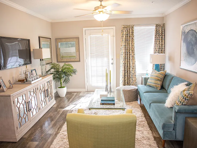 Scarlett Place Apartments — Photo 1