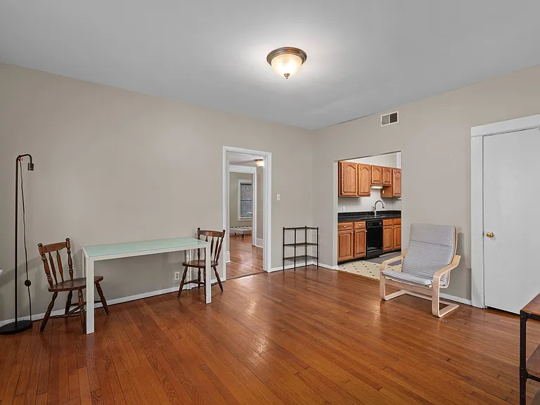 6010 Waterman Blvd — Photo 5