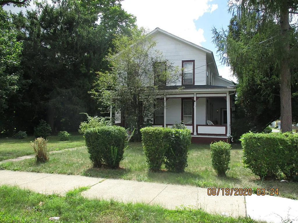 323 Sullivan St photo 1