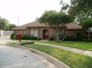 1105 Forest Ridge Dr, Bedford, TX 76022