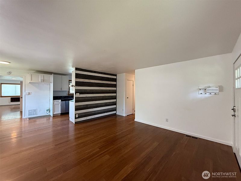 5th image of 424 SW 3rd Street