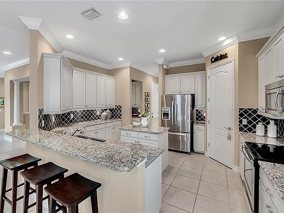4th image of 8430 Prestbury Dr