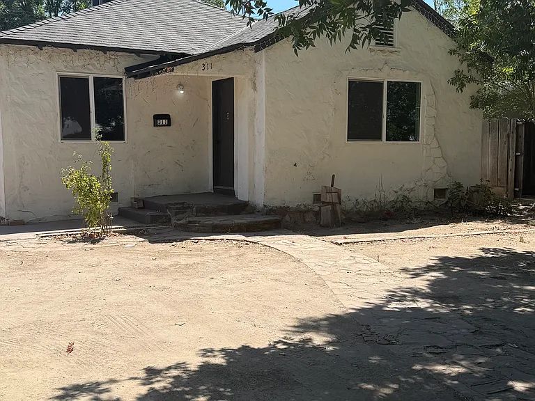 311 California Ave — Photo 3