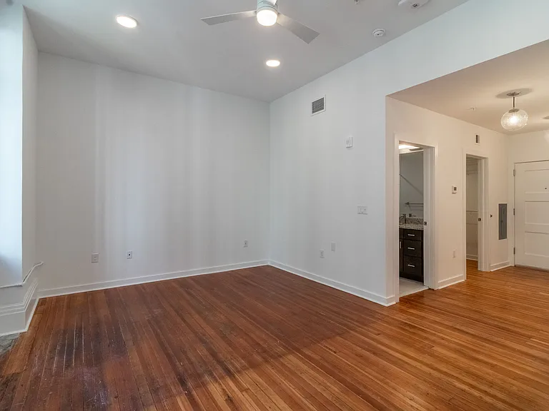 Mutual on Main Apartments — Photo 33