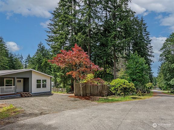 4th image of 70 E Carr Place E